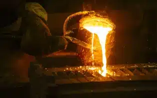 بررسی اثر افزودن روی (Zn) بر ریزساختار و خواص مکانیکی آلیاژهای آلومینیوم